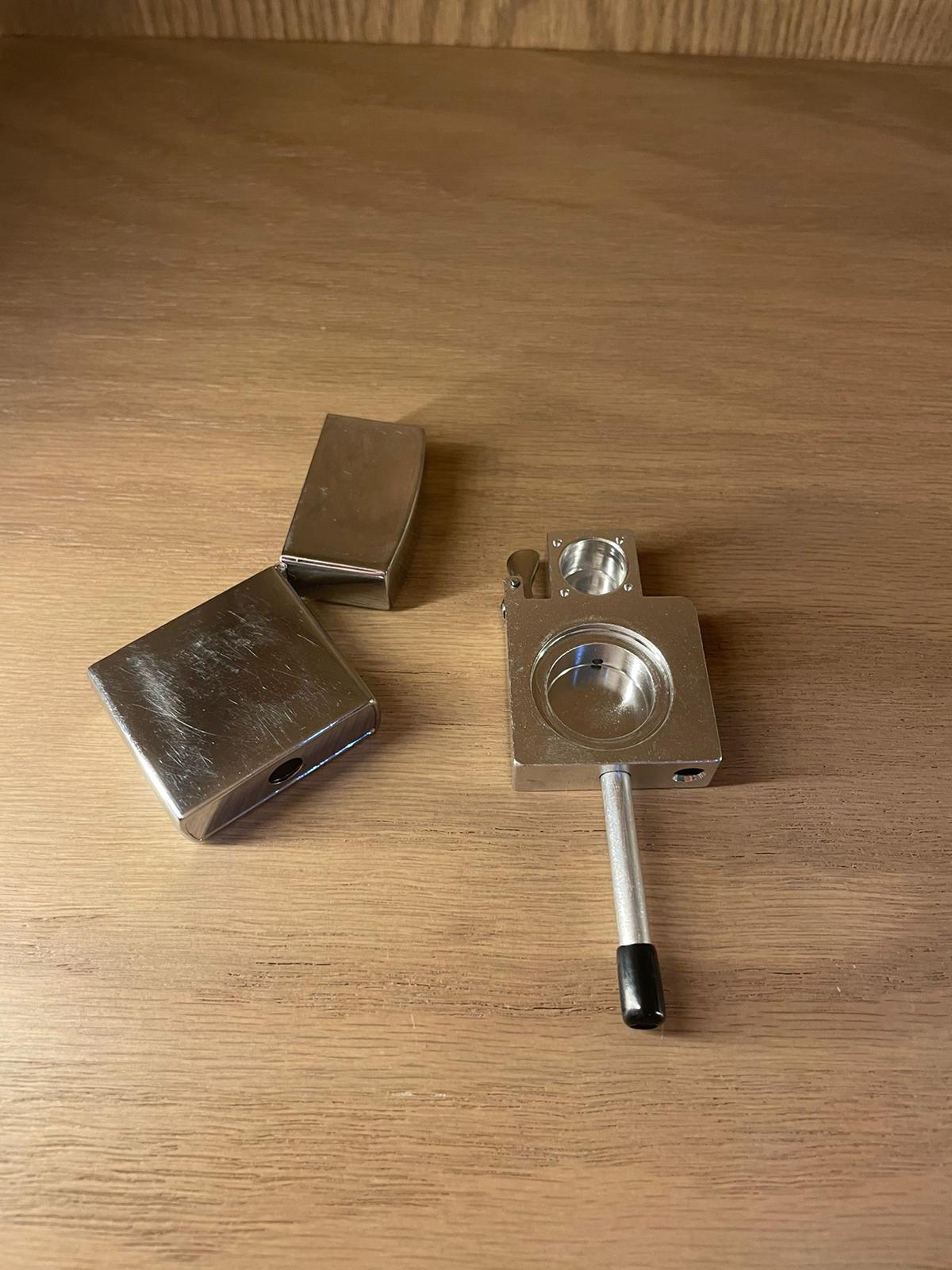 Pipa de Metal Tipo Zippo Discreta